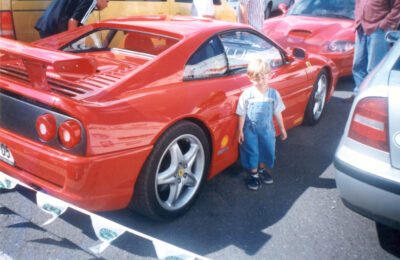 Dominik a FERRARI (2000)