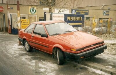 TOYOTA COROLLA (AE86)